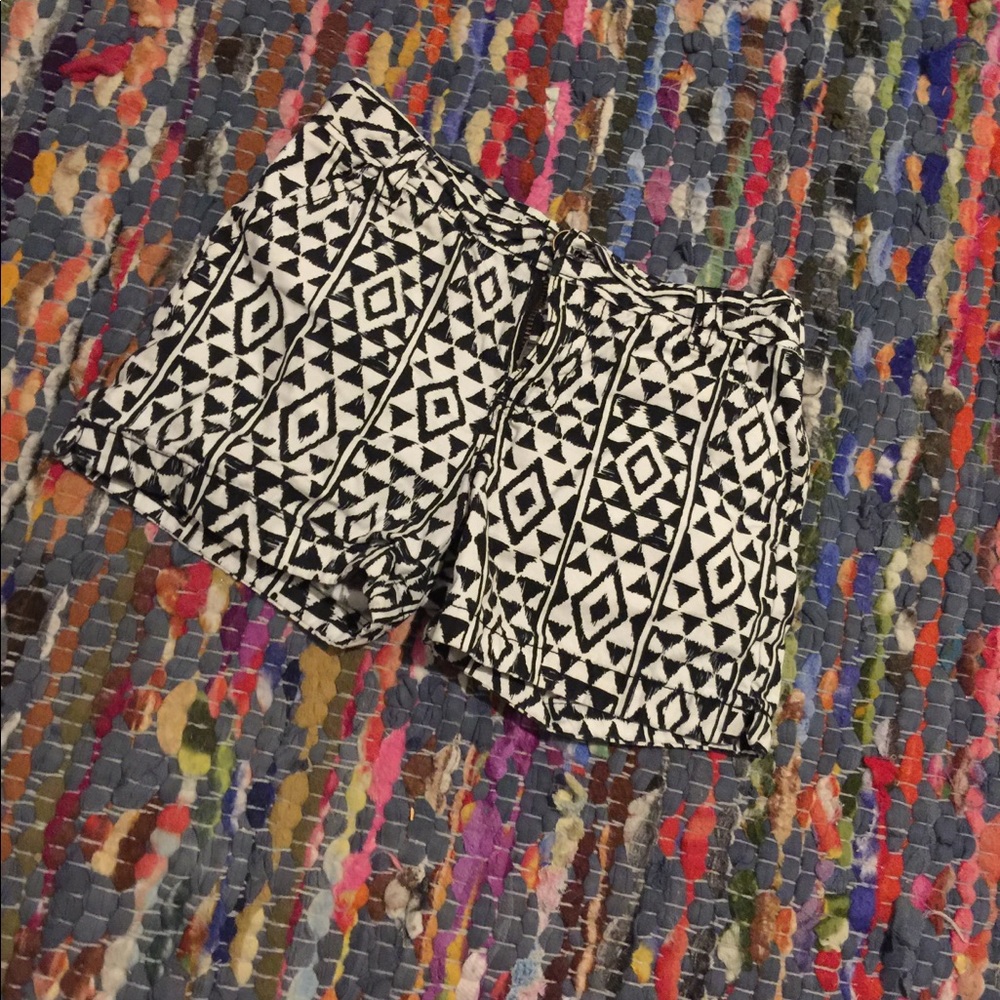 Adorable B+W check shorts